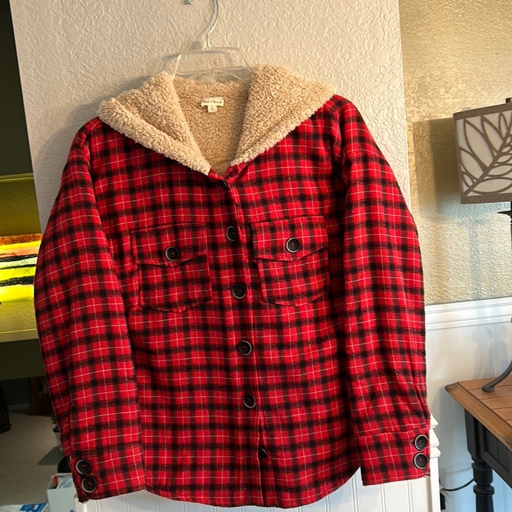 Cute Shacket size S. Oatmeal fuzzy inside and red,black &white plaid outside NNT